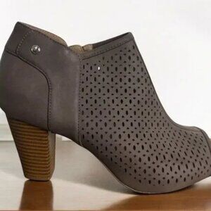 Giani Bernini Gray Perforated Ankle Booties Chunky Heel Women’s 7.5